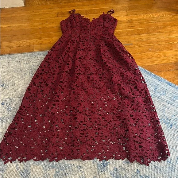 Elegant Burgundy Lace Dress - Picture 1 of 5